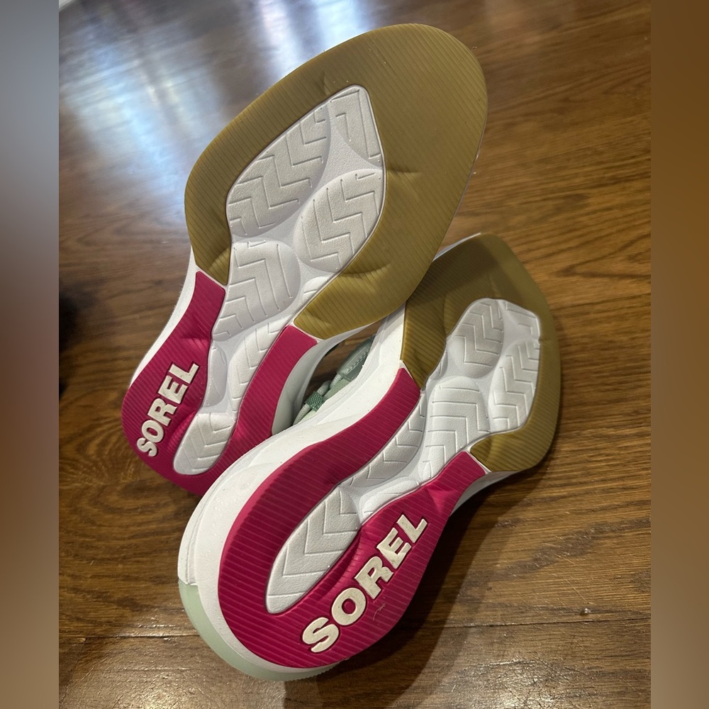 Sorel gym shoes, - Picture 4 of 9